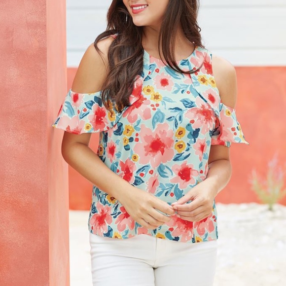Mud Pie Tops - NWT Floral Cold Shoulder top Size Small